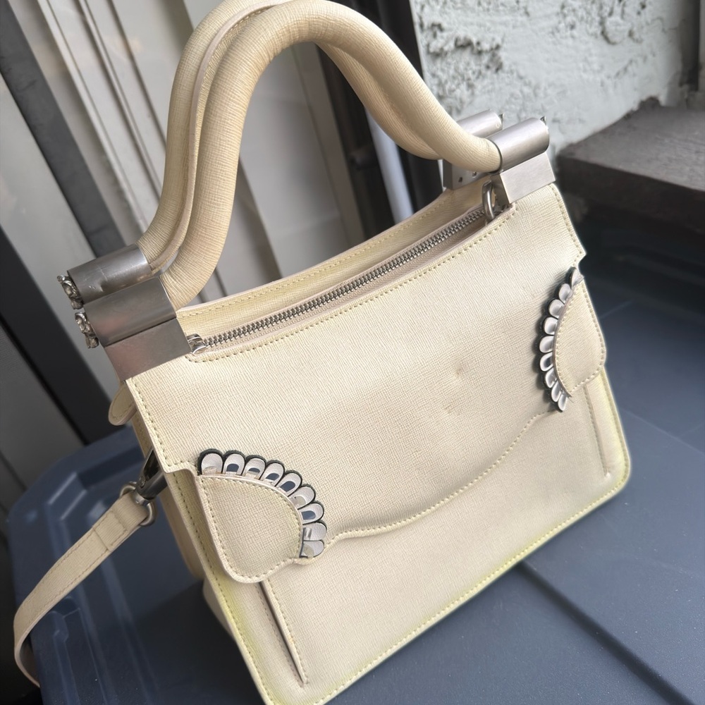 THALE BLANC Elegant Cream Shoulders/Handbag